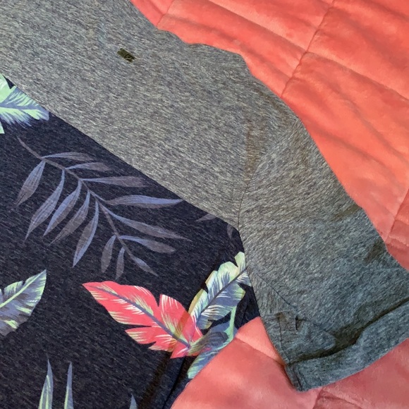 Women’s Roxy Shirt - Picture 3 of 10